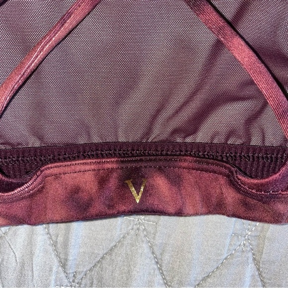 Victoriaβs Secret size. M Tie-dye sports bra - Picture 8 of 12
